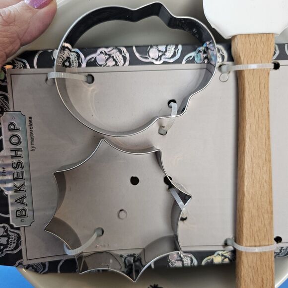 Goth Halloween Skull Mixing Bowl Spatula Cookie Cutter Set Floral Baking Retired - Picture 7 of 8